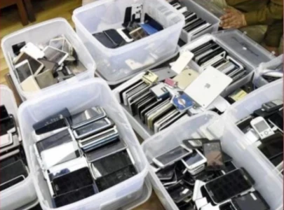 watch 102 iphones seized by customs at lahore airport watch 102 iphones seized by customs at lahore airport