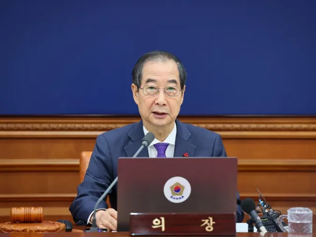 south korean prime minister han duck soo speaks during a cabinet meeting at the government complex in seoul south korea on december 17 2025 south korean prime minister s office afp south korean prime minister han duck soo speaks during a cabinet meeting at the government complex in seoul south korea on december 17 2025 south korean prime minister s office afp
