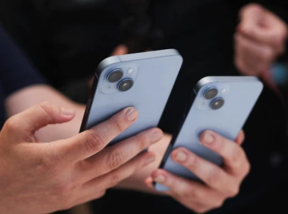 apple airlifts 1 5m iphones from india to bypass trump tariffs apple airlifts 1 5m iphones from india to bypass trump tariffs