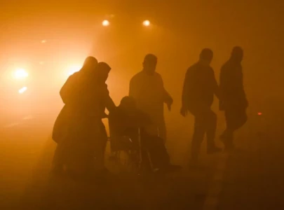 iraq sandstorm sends 3 700 to hospitals shuts down major airports