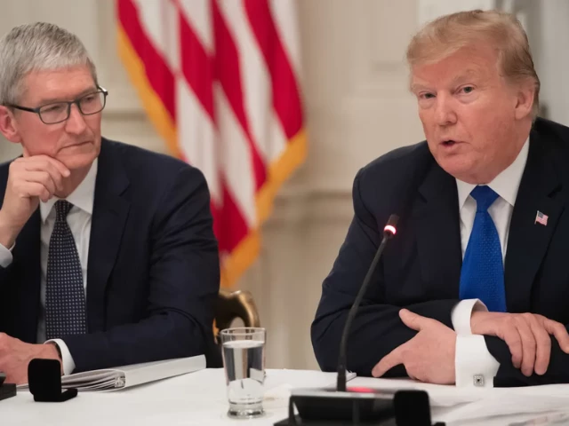donald trump speaks alongside apple ceo tim cook l during the first meeting of the american workforce policy advisory board in the state dining room of the white house in washington dc march 6 2019 saul loeb afp getty images donald trump speaks alongside apple ceo tim cook l during the first meeting of the american workforce policy advisory board in the state dining room of the white house in washington dc march 6 2019 saul loeb afp getty images