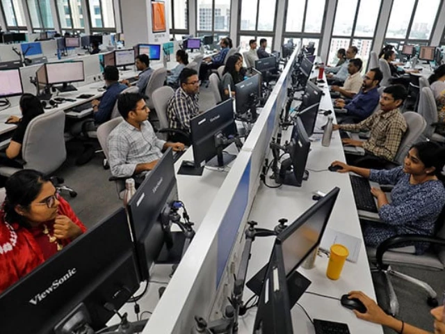 Salaried class pays 21% more tax