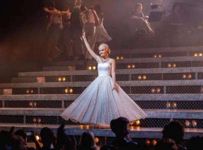 rachel zegler leaves evita stage mid show after falling ill rachel zegler leaves evita stage mid show after falling ill