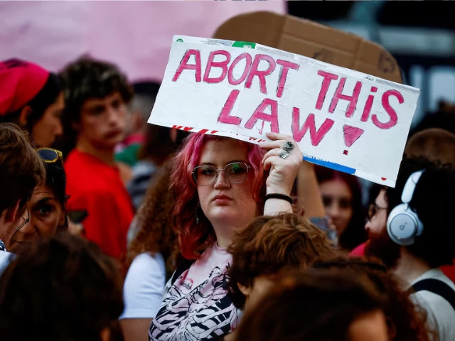 people demonstrate outside the ministry of health to demand the right to free safe and free abortion as non una di meno not one less movement and feminist collectives take part in a protest to mark the international safe abortion day in rome italy september 28 2024 reuters yara nardi file photo people demonstrate outside the ministry of health to demand the right to free safe and free abortion as non una di meno not one less movement and feminist collectives take part in a protest to mark the international safe abortion day in rome italy september 28 2024 reuters yara nardi file photo