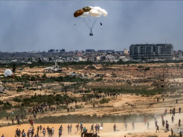 palestinians rush to the scene as air pallets carrying humanitarian aid parachute down after being dropped from a military plane over nuseirat in the central gaza strip on tuesday afp palestinians rush to the scene as air pallets carrying humanitarian aid parachute down after being dropped from a military plane over nuseirat in the central gaza strip on tuesday afp