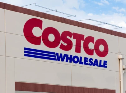 costco to raise hourly wages to over 30 for us store workers