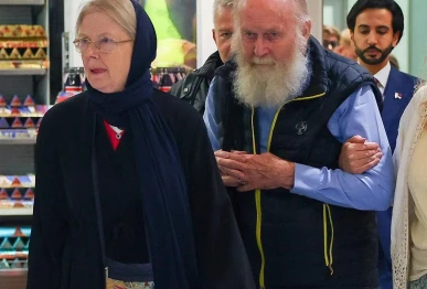 barbie and peter reynolds arriving at heathrow airport on saturday photo reuters