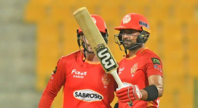 munro iftikhar stun hapless karachi in hbl psl 6