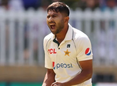 pakistan counters australian batters with a strong comeback