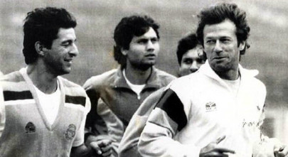 wasim akram shares imran khan s strange island abandonment story wasim akram shares imran khan s strange island abandonment story