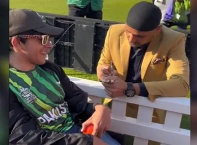 harbhajan s kindness towards pakistani fan during wtc final goes viral
