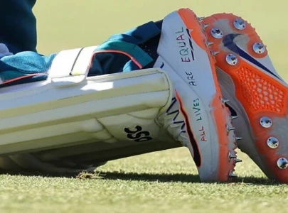 khawaja to don shoes to show solidarity with palestinians during perth test