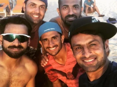 shoaib malik comes out in support of hafeez wahab riaz