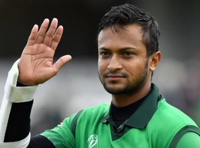 two pakistani cricket legends featured in shakib al hasan s all time odi xi