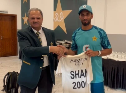 watch pcb commemorates shan masood s 2 000 test runs with special jersey
