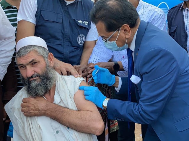 health officials say that vaccination of 92 5 million people has been completed in pakistan photo twitter whopakistan