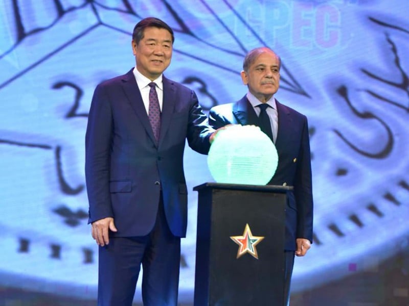 prime minister shehbaz sharif and vice premier of china he lifeng pushing a digital button to launch a commemorative coin of rs100 at a ceremony to celebrate the 10th anniversary of cpec in islamabad on july 31 2023 photo pid
