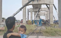 32 thais killed as crane collapses onto train