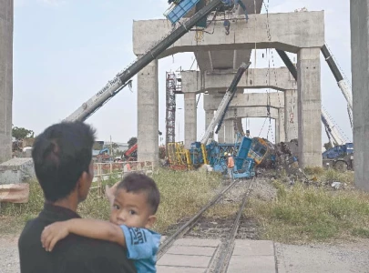 32 thais killed as crane collapses onto train 32 thais killed as crane collapses onto train