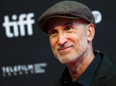 glen powell s homewreckers movie adds supergirl director craig gillespie