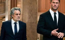 chris hemsworth calls mark ruffalo cinematic frenemy in crime 101