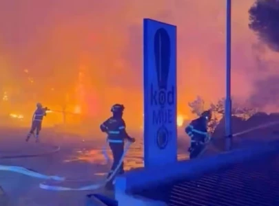 wildfire descends on croatian tourist town injures 36
