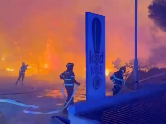 firefighters work to extinguish a wildfire in omis croatia on august 13 2026 photo screengrab reuters firefighters work to extinguish a wildfire in omis croatia on august 13 2026 photo screengrab reuters
