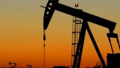oil edges up on weak dollar but us china tensions weigh oil edges up on weak dollar but us china tensions weigh