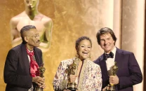 cruise honoured with oscar for lifetime achievement cruise honoured with oscar for lifetime achievement