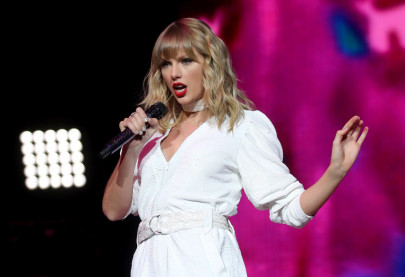 taylor swift s folklore earns rave reviews taylor swift s folklore earns rave reviews