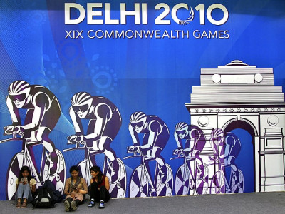 india battles deepening games crisis