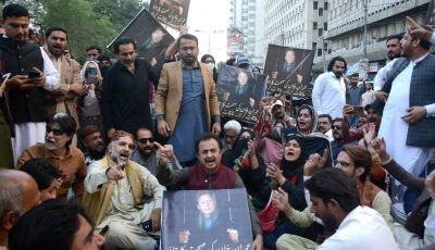 pakistan tehreek e insaf sindh president haleem adil sheikh and other members protest in front of the press club photo jalal qureshi express
