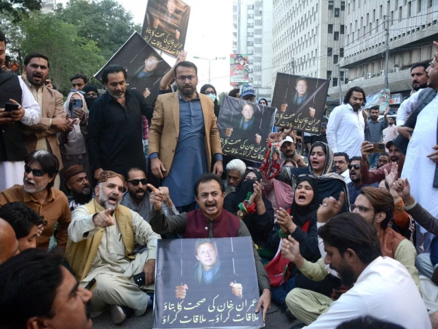 pakistan tehreek e insaf sindh president haleem adil sheikh and other members protest in front of the press club photo jalal qureshi express