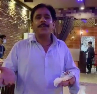 watch armeena khan in awe of spot person s talent