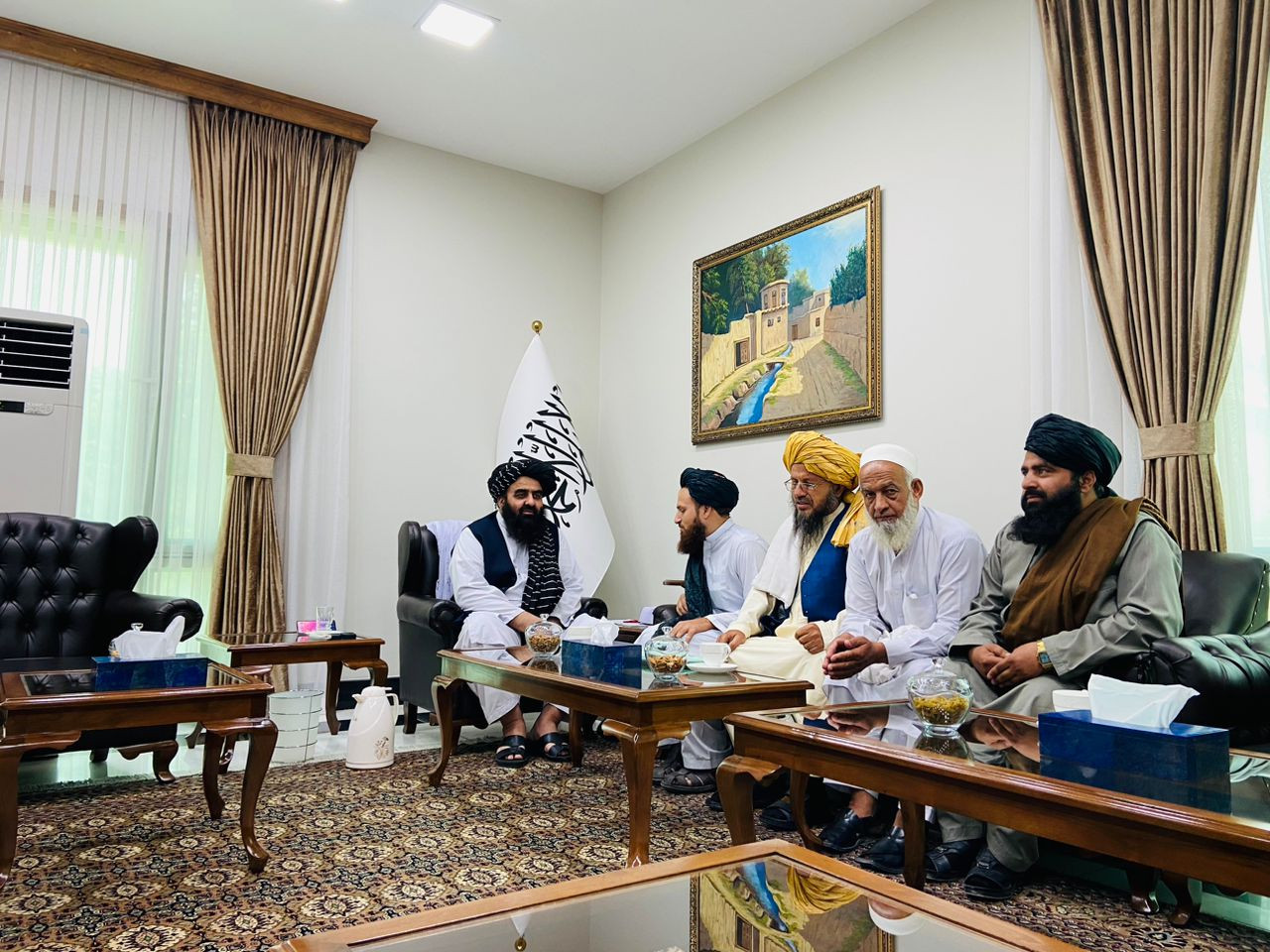 the meeting was attended by hazrat sheikh s khadim e khas muhammad liaqat and his disciple of al qur an and hadith hazrat maulana abdul haq mazhari photo express