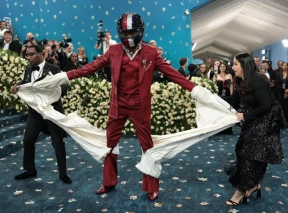 damson idris stuns at met gala 2025 with dramatic f1 movie inspired tommy hilfiger transformation damson idris stuns at met gala 2025 with dramatic f1 movie inspired tommy hilfiger transformation