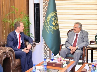 uk minister praises pakistan s role in brokering us iran peace deal