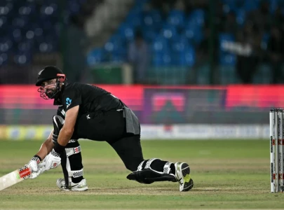 new zealand secure comfortable win in tri nation series final against pakistan