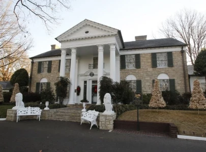 us woman arrested in brazen scheme to steal elvis graceland estate us woman arrested in brazen scheme to steal elvis graceland estate