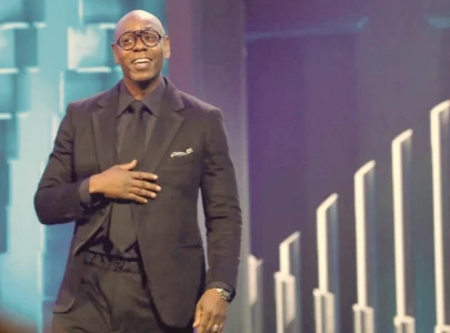 dave chappelle surprises fans with netflix special