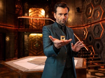 david tennant to host itv s strategy based quiz show genius game