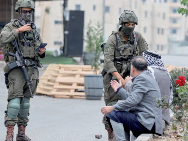 palestinians argue with israeli army soldiers during a protest of palestinian residents against their displacement in hebron photo reuters palestinians argue with israeli army soldiers during a protest of palestinian residents against their displacement in hebron photo reuters