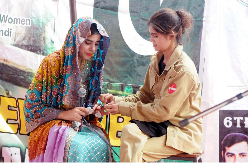 Students are performing tableaus on stage at Govt. Degree College in Rawalpindi to pay homage to the martyrs. Photo: ONLINE 