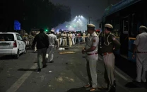 eight dead in explosion near red fort in india s new delhi