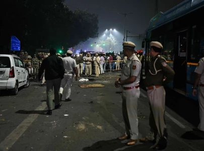 eight dead in explosion near red fort in india s new delhi