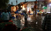 thunderstorm in india kills four as heavy rains strong winds hit new delhi