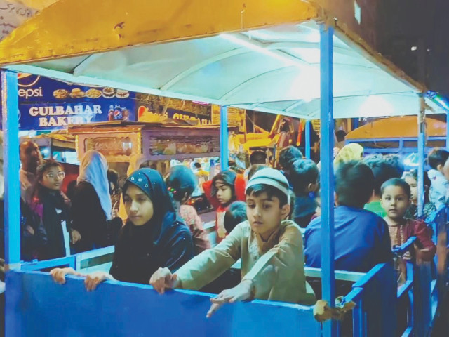 Ramazan night fair delights children in Karachi