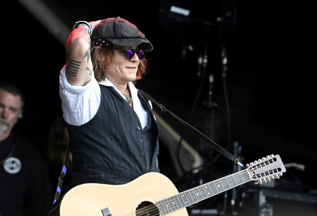 i needed the work johnny depp makes surprise appearance at the vmas i needed the work johnny depp makes surprise appearance at the vmas