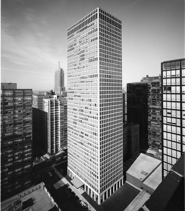 DeWitt-Chestnut Apartments, Chicago, 1963. PHOTO: SOM