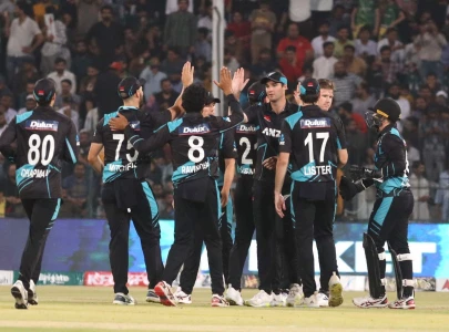 new zealand survive iftikhar onslaught to win third pakistan t20i